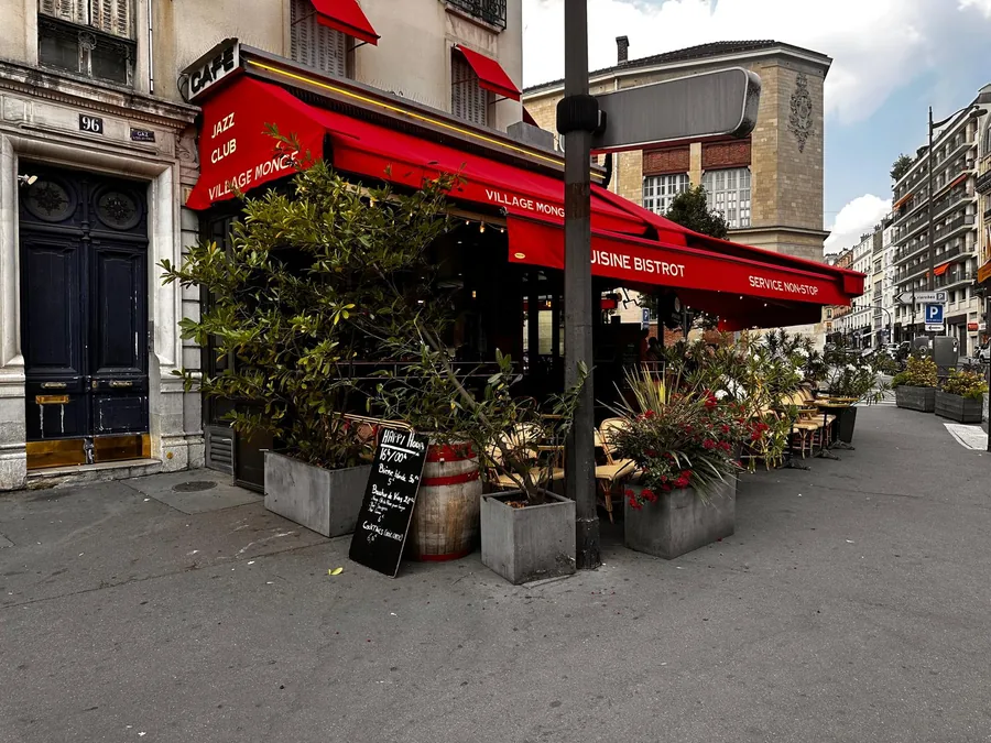 Devanture du Village Monge Jazz Club