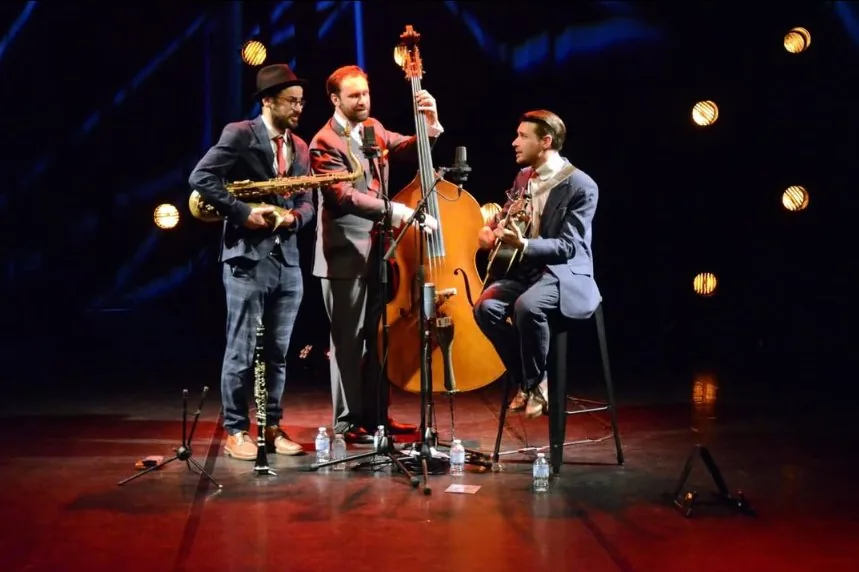 Concert live sur la scène du Village Monge